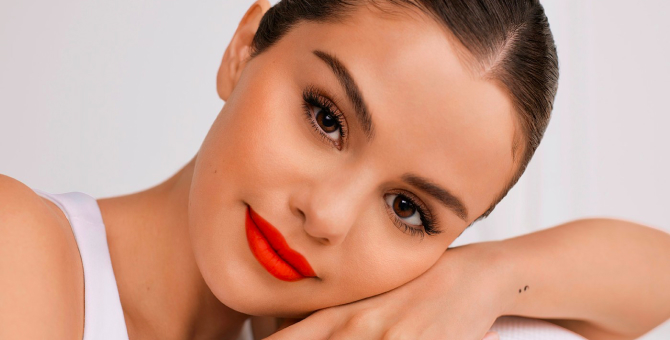 Селена Гомес показала все средства своего бренда Rare Beauty