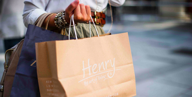 В «черную пятницу» россияне потратили почти на 40% меньше, чем в прошлом году