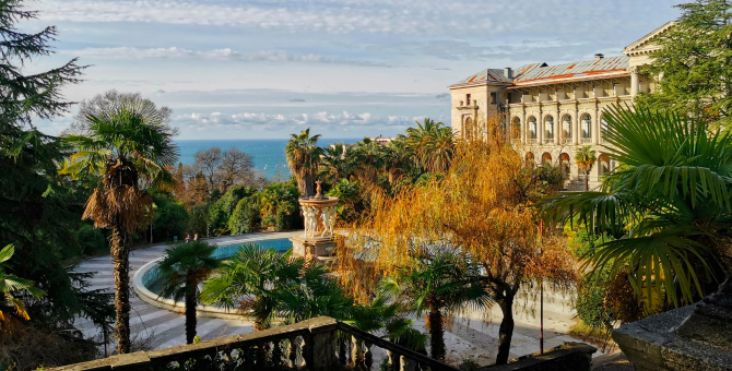 Власти Краснодарского края обяжут туристов вакцинироваться в течение трех дней после прибытия