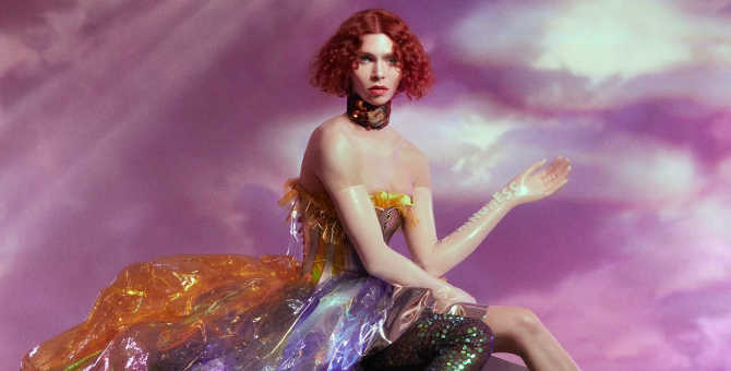 Фанаты умершей певицы Sophie попросили NASA назвать в честь нее планету