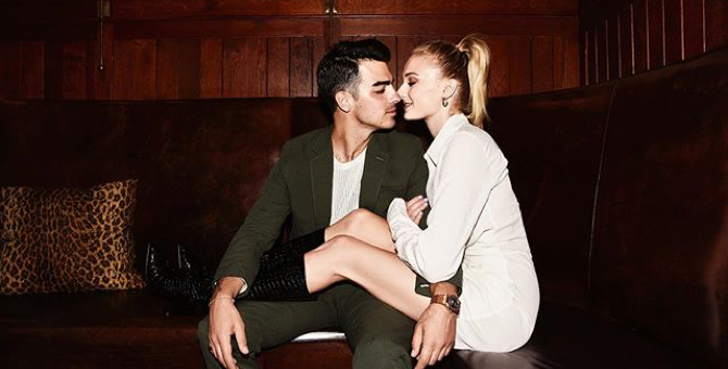 Софи Тернер поздравила Джо Джонаса с днем рождения на стадионе