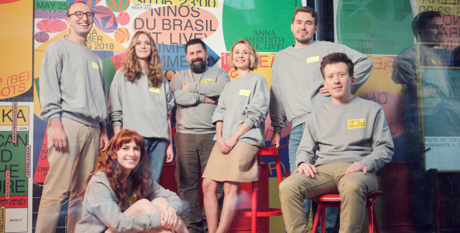 Муся Тотибадзе и Паша Артемьев примерили юбилейный мерч «Стрелки» в специальной съемке