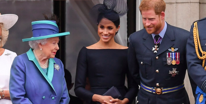 Букингемский дворец привлек стороннюю фирму для расследования обвинений против Меган Маркл