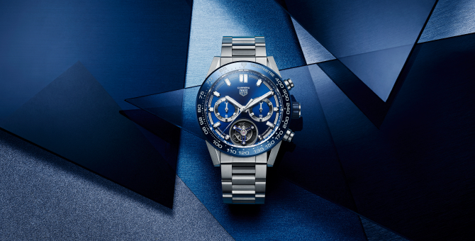 TAG Heuer показал лимитированные часы Carrera 02T с синими деталями