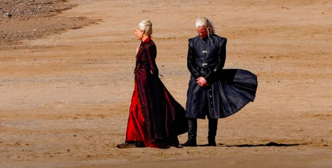 Появились первые фотографии со съемок сериала о доме Таргариенов из «Игры престолов»