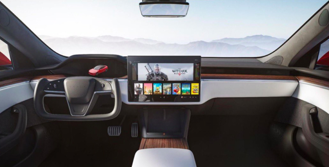 Илон Маск показал новый Tesla Model S — в нем можно играть в Cyberpunk 2077