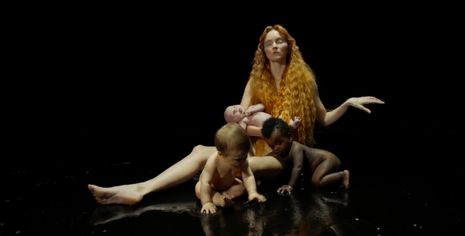 Харли Уэйр сняла клип на песню Леонарда Коэна «Thanks for the Dance»