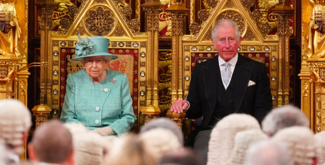 Елизавета II может передать трон принцу Чарльзу уже в 2021 году