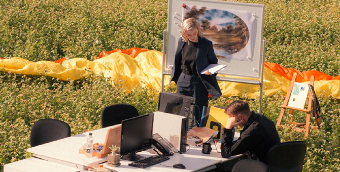 The North Face показал офис на свежем воздухе в новой кампании