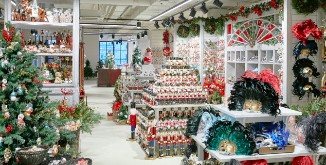 В ЦУМе заработал новогодний базар