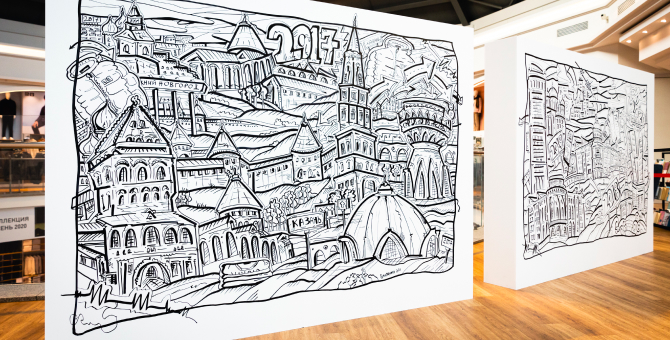 В магазине Uniqlo в «Атриуме» появилась стена-раскраска в честь 10-летия бренда в России