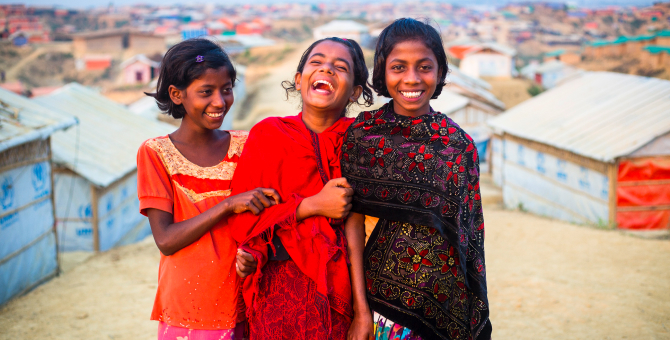 Uniqlo поможет защитить детей-беженцев от пандемии COVID-19