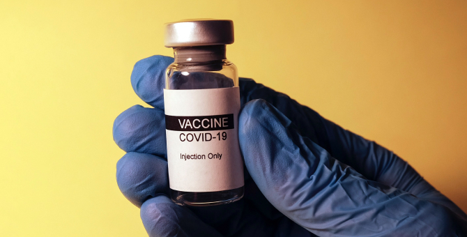 Власти Москвы и Подмосковья запускают обязательную вакцинацию работников общепита, ЖКХ и торговли