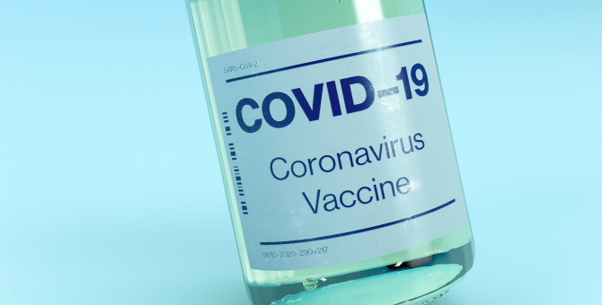 Роспотребнадзор считает, что за год от коронавируса привьются больше половины россиян