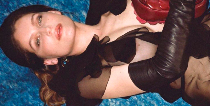 Valentino показал первые кадры из кампании с Наоми Кэмпбелл и Летицией Кастой, снятой удаленно