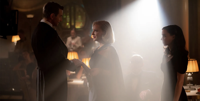 Vanity Fair показал кадры из нового фильма Гильермо дель Торо «Аллея кошмаров»