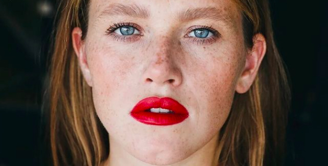 Страница Варвары Шмыковой исчезла с сайта Центра имени Мейерхольда — актриса поддержала Алексея Навального