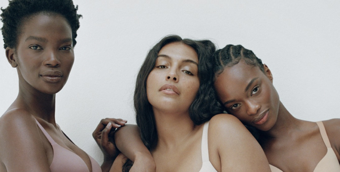 Палома Эльсессер снялась в кампании базовых бра Victoria's Secret