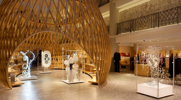 Картонные инсталляции Carte Blanche в бутике Hermès