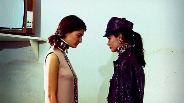 Девушки на грани нервного срыва в ролике Dsquared2