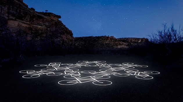 Ай Вэйвэй и Берт Беналли создали инсталляцию на песке