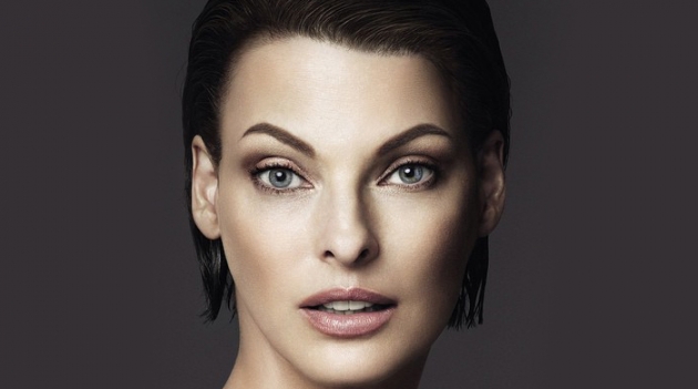 Линда Евангелиста стала лицом тонального средства Dolce & Gabbana