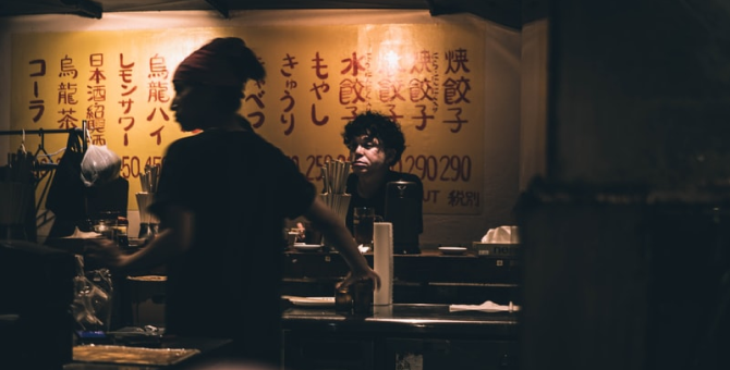 В Токио барам и ночным клубам будут платить, чтобы они не работали