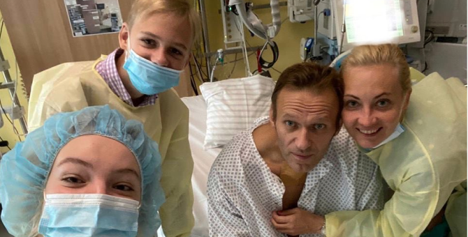 Алексей Навальный написал первый пост после выхода из комы