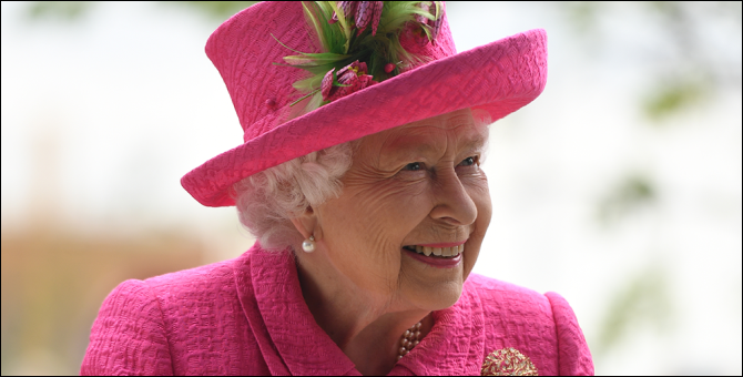 Королева Елизавета II делает себе макияж 364 дня в году