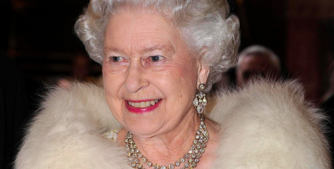 Елизавета II отрекается от натурального меха