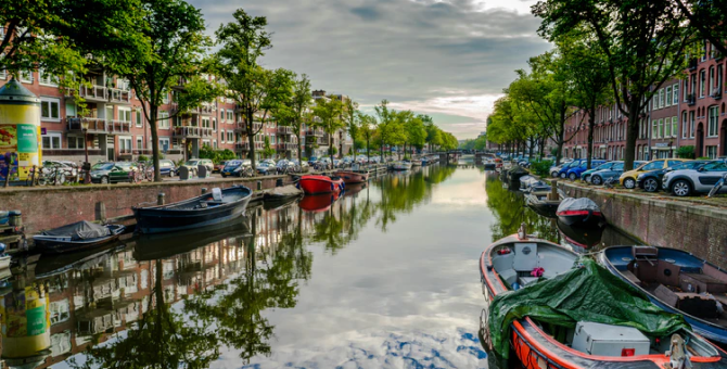 В Амстердаме могут запретить продажу легких наркотиков иностранным туристам