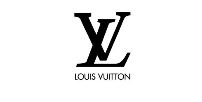 Пожилая пара из Харьковской области хранила кукурузу в сундуке Louis Vuitton, которому 140 лет