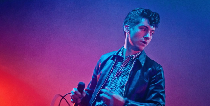 Arctic Monkeys и Guns N' Roses станут хедлайнерами фестиваля в Гластонбери