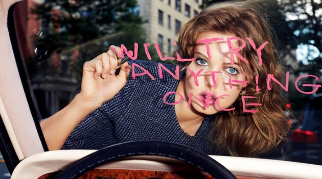 Послание на зеркале: новая съемка для Dior Magazine