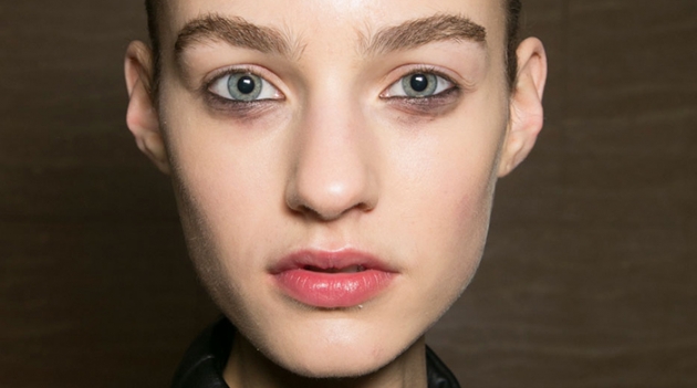 Красота в деталях: образ с показа Victoria Beckham