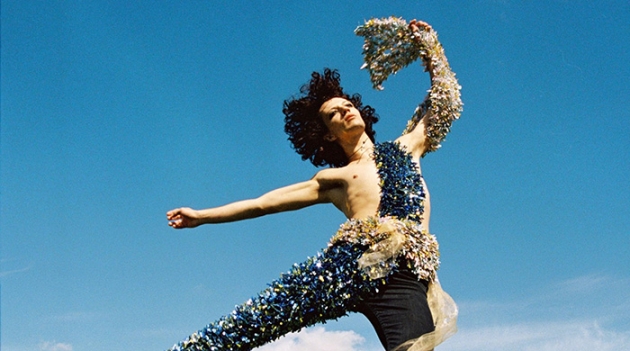 Тоги от Вивьен Вествуд: английский дизайнер выпустила серию унисекс-одежды