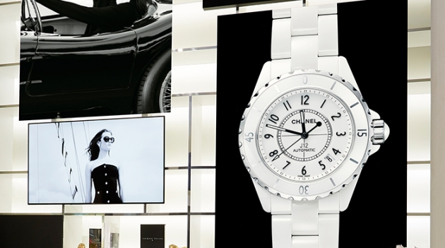 Временный магазин часов Chanel в Лувре