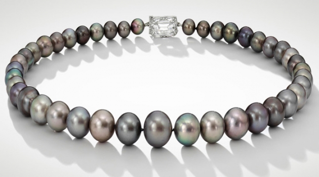 Самое дорогое колье из серого жемчуга выставлено на торги