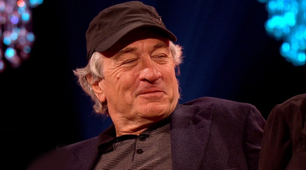 Точь-в-точь: Том Хиддлстон спародировал Роберта Де Ниро