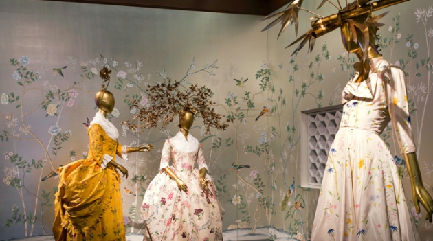 Выставку China: Through the Looking Glass в Метрополитен-музее можно посмотреть до сентября