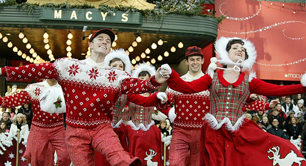 Что будет, если включить 100 новогодних песен одновременно