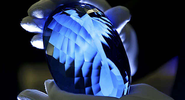 В Лондоне покажут самый большой голубой топаз в мире