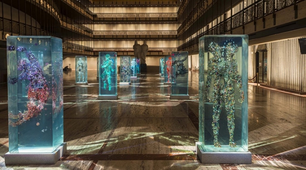 В Нью-Йорке представили инсталляции в виде застывших танцоров