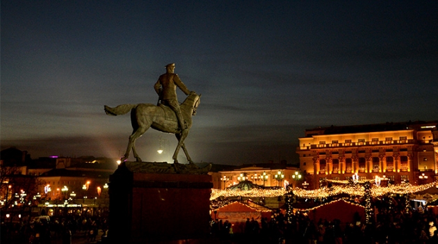 Памятник Жукову покинет Манежную площадь