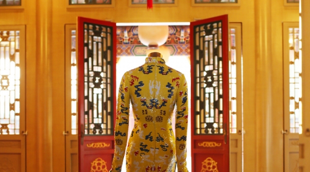 Каталог к выставке China: Through the Looking Glass, который вы точно захотите купить