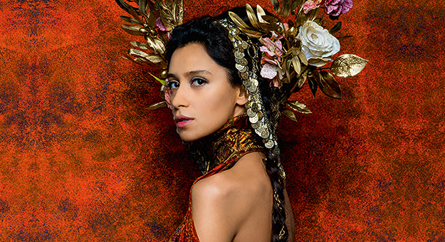 Равшана Куркова сыграет в спектакле без слов