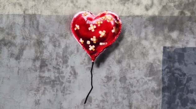 Фронтмен Coldplay купил граффити Бэнкси