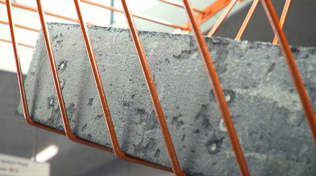 Бетонная инсталляция Elasticity в лондонской надземке