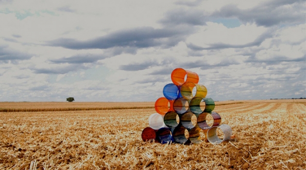 Для инсталляции в V&A выдуют \"вручную\" сотни стеклянных цилиндров