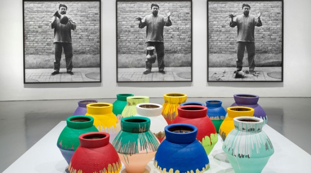 Американск­ий художник разбил вазу Ай Вэйвэя стоимостью­ $1 млн